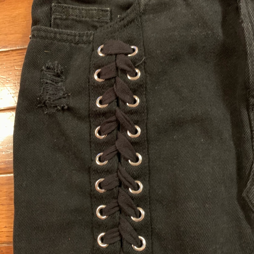 Stylish mini skirt - Picture 2 of 8